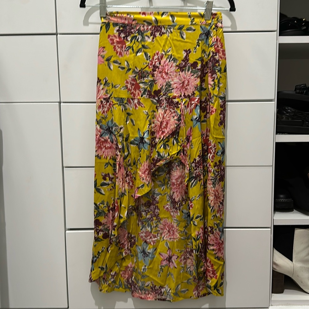 Yellow with flower detail high low skirt